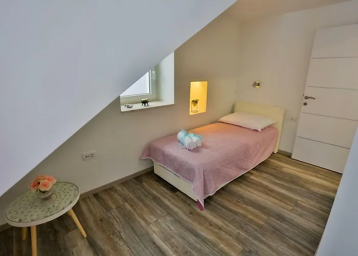 Luxury Lioness Apartment